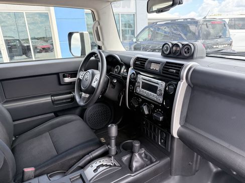 Used 2013 Toyota FJ Cruiser 4WD w/ Convenience Pkg image 12