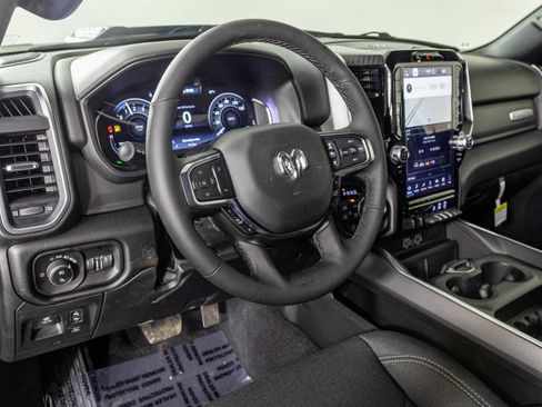 New 2026 RAM 1500 4x4 Crew Cab image 3