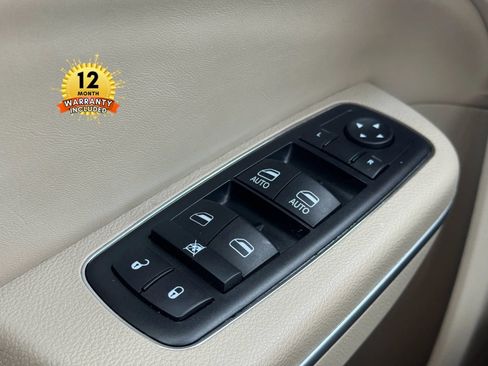 Used 2014 Chrysler 300 image 37