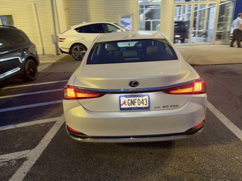 Used 2021 Lexus ES 250 w/ Premium Package image 5