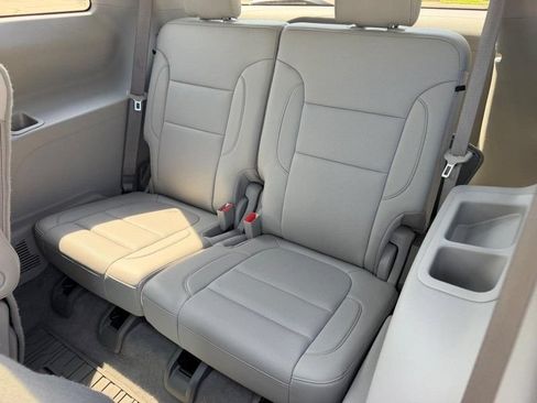 Used 2021 GMC Acadia SLT FWD image 8