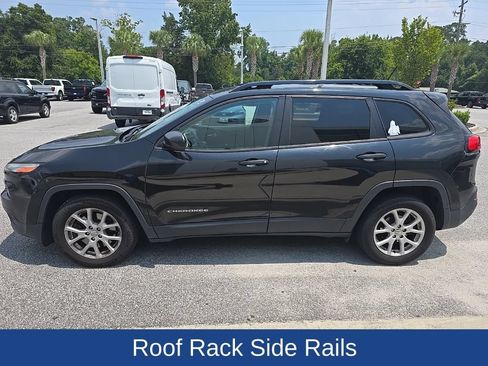 Used 2016 Jeep Cherokee Sport FWD image 4