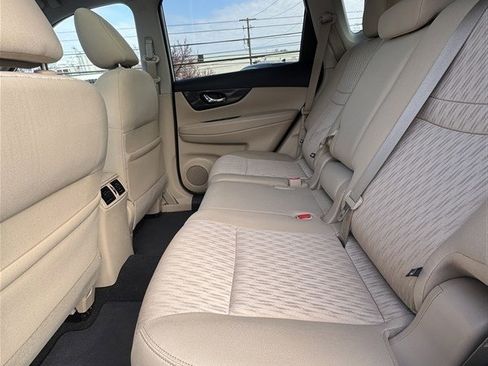 Used 2018 Nissan Rogue SV w/ Sun & Sound Touring Package image 12