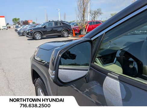Used 2025 Toyota RAV4 XLE AWD/4WD image 40