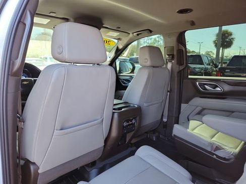 Certified 2022 Chevrolet Suburban LT w/ Luxury Package image 15