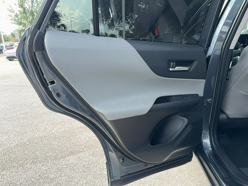 Used 2024 Toyota Venza LE image 14