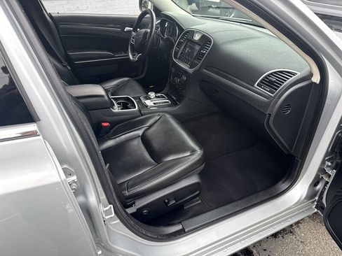 Used 2021 Chrysler 300 Touring L image 19