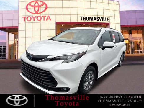 New 2025 Toyota Sienna XLE w/ XLE Plus Package image 1