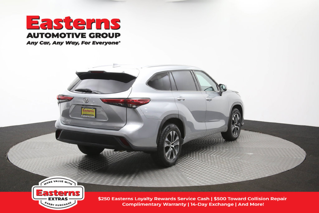 Used 2021 Toyota Highlander XLE FWD image 46