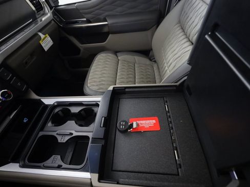 Used 2025 Ford F450 Platinum w/ Platinum Plus Package image 42