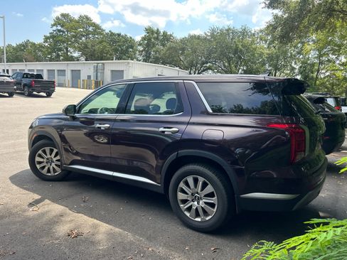Used 2023 Hyundai Palisade SE AWD/4WD image 2