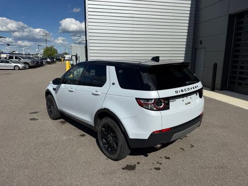 Used 2019 Land Rover Discovery Sport SE AWD/4WD image 3