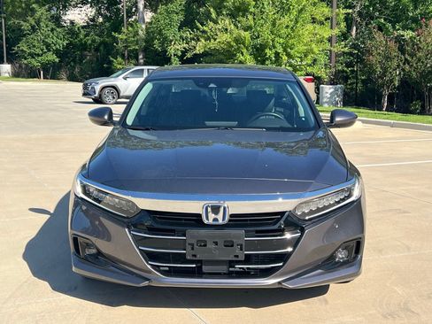 Used 2022 Honda Accord Touring image 2