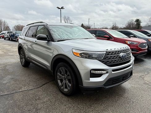 Used 2023 Ford Explorer XLT w/ Equipment Group 202A image 8