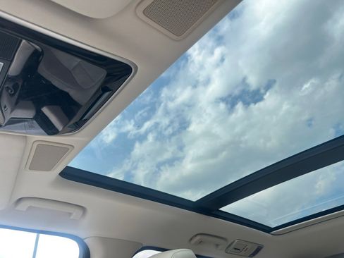 Used 2022 Land Rover Range Rover Sport HSE Silver Edition image 19