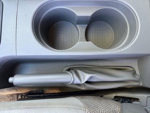 Used 2011 Nissan Frontier SV image 24