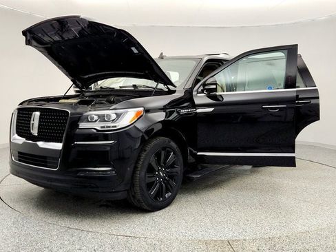 Used 2022 Lincoln Navigator Reserve image 9