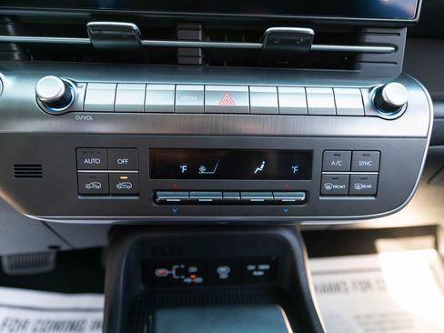 Used 2025 Hyundai Kona SEL FWD image 26