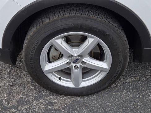 Used 2018 Ford Explorer XLT w/ Equipment Group 202A image 6