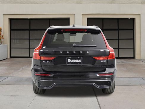 Certified 2023 Volvo XC60 B5 Ultimate w/ Climate Package image 5