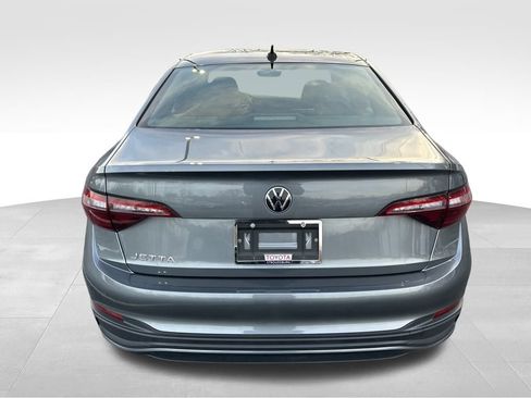 Used 2023 Volkswagen Jetta Sport image 4