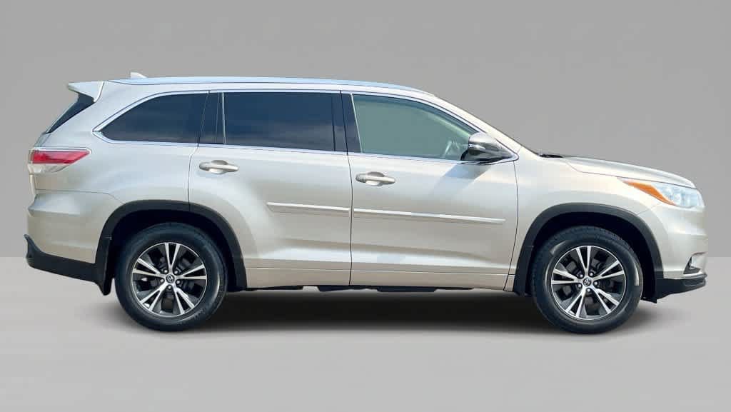 Used 2016 Toyota Highlander XLE w/ Protection Package #3 AWD/4WD image 9