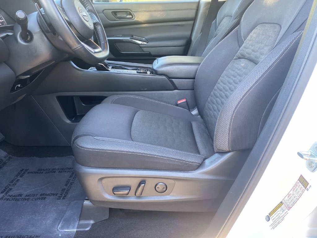 Used 2025 Nissan Pathfinder SV AWD/4WD image 19