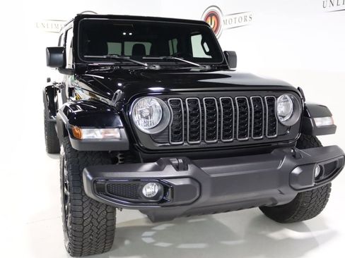 Used 2024 Jeep Gladiator Sport AWD/4WD image 23