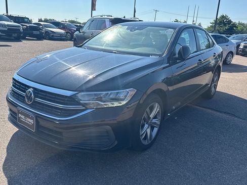 Used 2024 Volkswagen Jetta SE FWD image 16