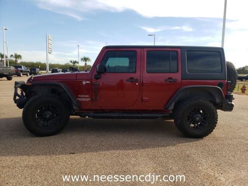 Used 2012 Jeep Wrangler Unlimited Sport image 4