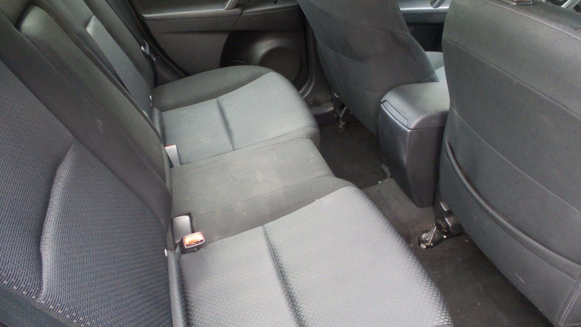 Used 2010 MAZDA MAZDA3 i Touring FWD image 9