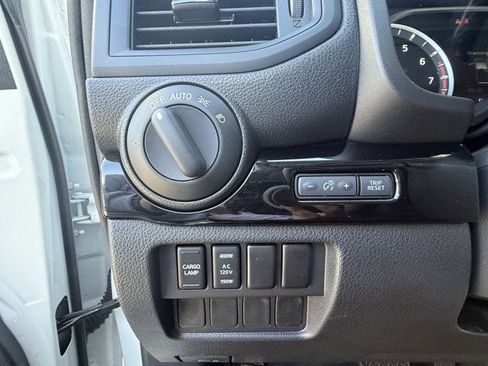 Used 2024 Nissan Titan SV w/ SV Convenience Package image 21