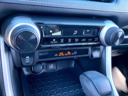 Used 2024 Toyota RAV4 LE image 31