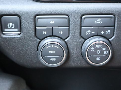 Used 2025 Chevrolet Silverado 2500 LT w/ Convenience Package AWD/4WD image 21