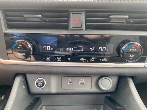 Used 2023 Nissan Rogue SV FWD image 21