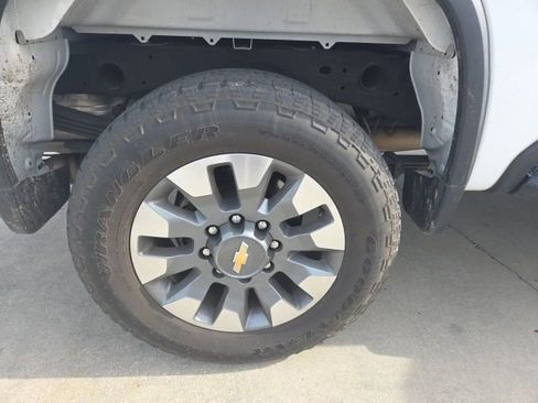 Used 2023 Chevrolet Silverado 2500 LT image 8