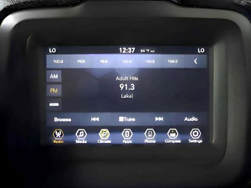 Used 2019 Jeep Renegade Latitude FWD image 21