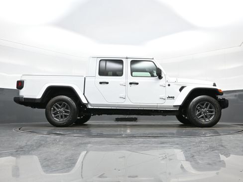 New 2026 Jeep Gladiator Sport AWD/4WD image 19