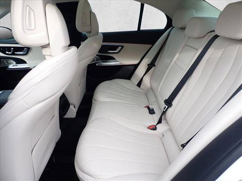 Used 2025 Mercedes-Benz E 350 4MATIC Sedan image 8