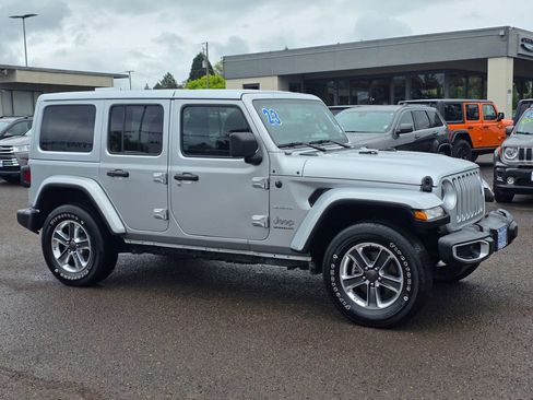 Used 2023 Jeep Wrangler Sahara AWD/4WD image 3