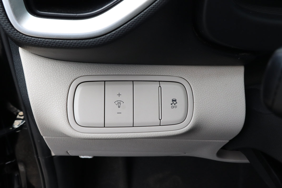Used 2025 Hyundai Venue SEL FWD image 15