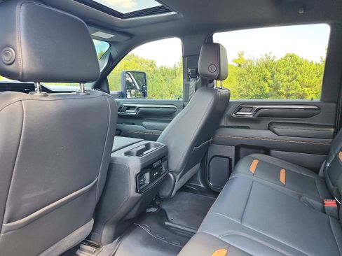 Used 2024 GMC Sierra 2500 AT4 w/ AT4 Premium Plus Package AWD/4WD image 15