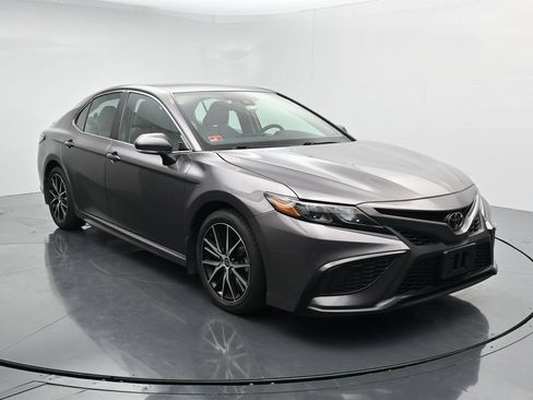 Used 2024 Toyota Camry SE AWD/4WD image 2