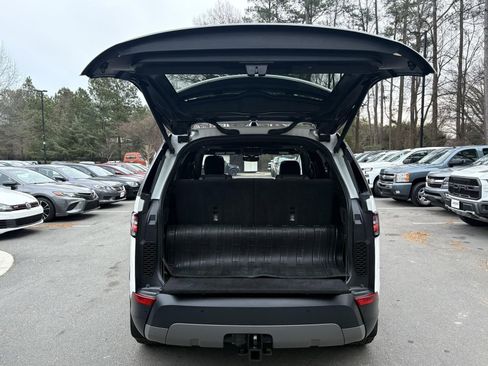 Used 2018 Land Rover Discovery HSE image 11