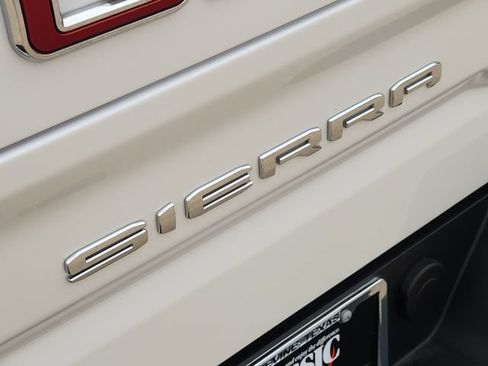 Used 2024 GMC Sierra 1500 SLT AWD/4WD image 9