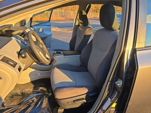 Used 2016 Toyota Prius V Three image 15