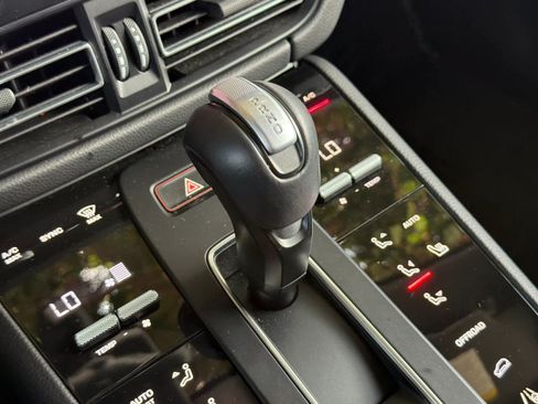 Certified 2023 Porsche Macan AWD/4WD image 25