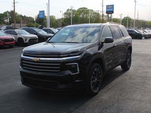 New 2026 Chevrolet Traverse LT w/ Sun and Wheel Package FWD image 7
