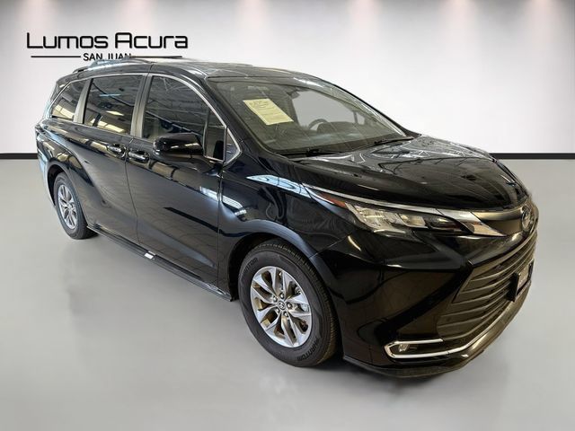 Used 2023 Toyota Sienna XLE w/ XLE Plus Package FWD image 1
