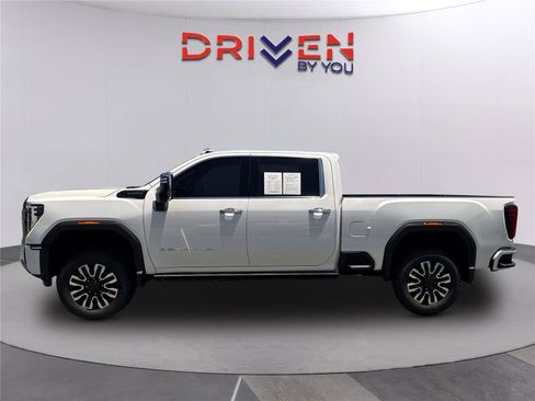 Used 2024 GMC Sierra 2500 Denali Ultimate w/ Max Trailering Package AWD/4WD image 7